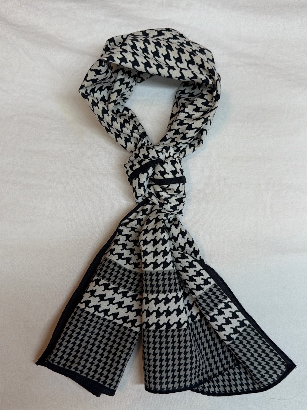 Women’s Black and White Houndstooth Lightweight Scarf